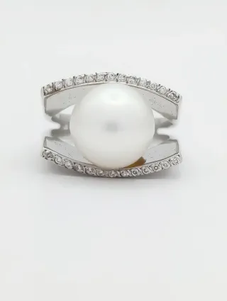 Anillo Oro blanco 18k con Perla y brillantes