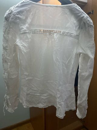 Blusa blanca con encaje