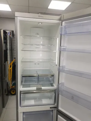 Nevera Combi Balay porta cristal con garantía