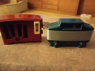 2 radios vintage (roja y verde)