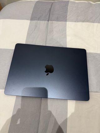 MacBook Air 13" 2025 blu