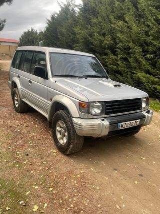 Mitsubishi Pajero v20 1999