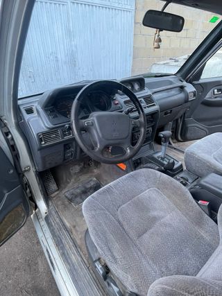 Mitsubishi Pajero v20 1999