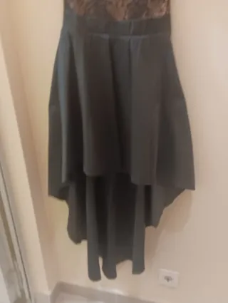 Vestido negro con espalda descubierta