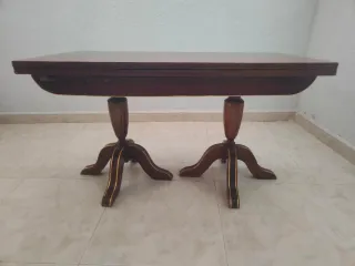 Mesa antigua plegable de madera