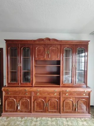 Mueble de salón madera y cristal