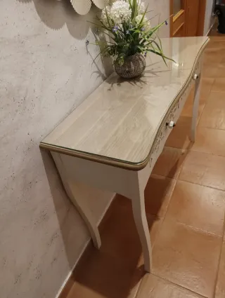 Entradita de madera y cristal beige