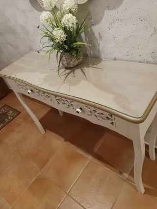 Entradita de madera y cristal beige