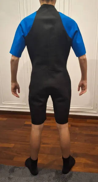 Neopreno corto Talla M azul y negro