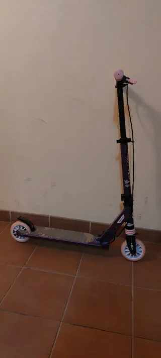 Patinete morado para niña