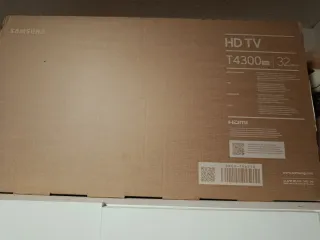 Samsung TV 32' UHD TV4300