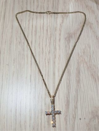 Cadena con colgante cruz