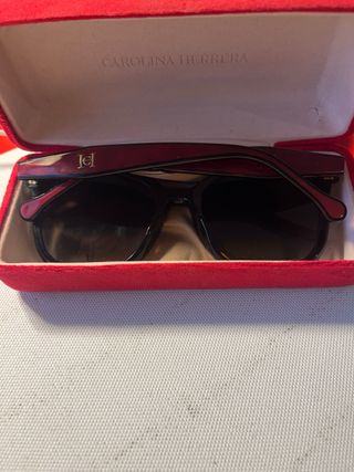 Gafas de sol Carolina Herrera con estuche