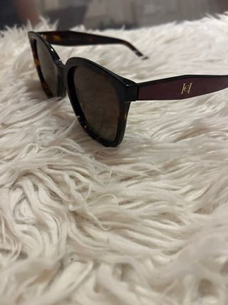 Gafas de sol Carolina Herrera con estuche