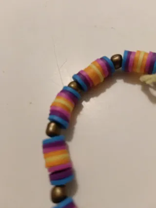 Pulsera multicolor de cuentas