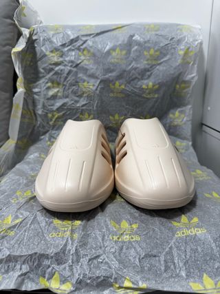 Chanclas Adidas Beige