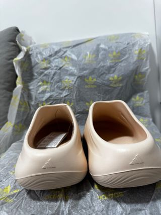 Chanclas Adidas Beige