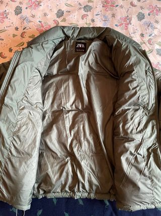 Cazadora acolchada verde Zara