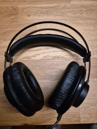 AKG K52 Auriculares Cerrados