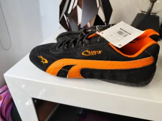 Zapatillas tipo Puma Negras y Naranjas Nuevas