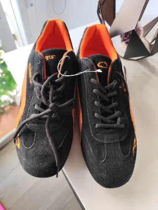 Zapatillas tipo Puma Negras y Naranjas Nuevas