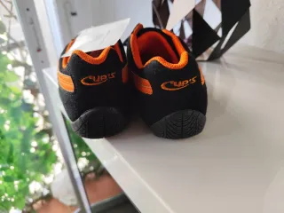 Zapatillas tipo Puma Negras y Naranjas Nuevas