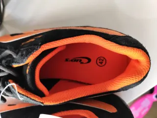 Zapatillas tipo Puma Negras y Naranjas Nuevas