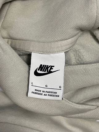 Sudadera Nike SB Beige con Logo Blanco