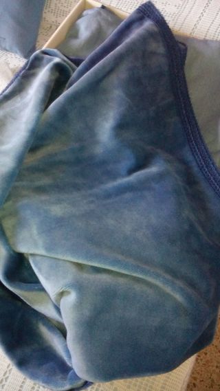 Ropa de camilla azul