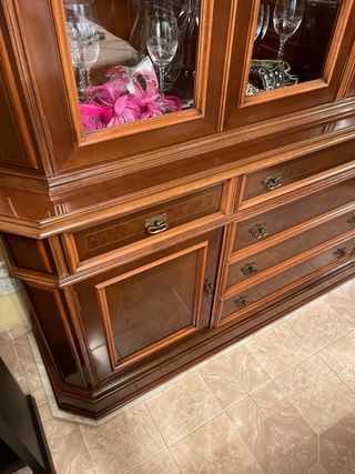 Vitrina clásica madera maciza y cristal