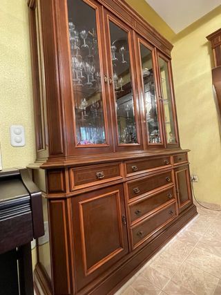 Vitrina clásica madera maciza y cristal