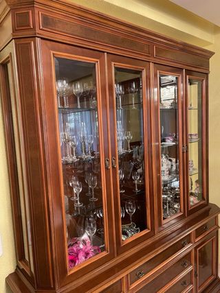 Vitrina clásica madera maciza y cristal