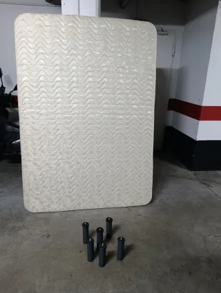 Base tapizada beige y gris