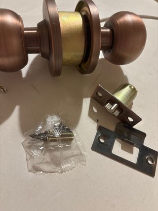 Pomo de puerta con llave y cerradura