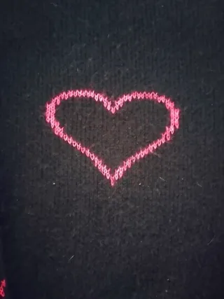 Jersey Negro Corazones Rosas