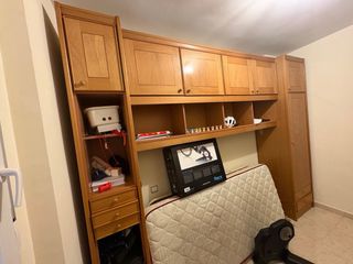 Dormitorio con cama nido