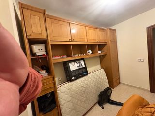 Dormitorio con cama nido