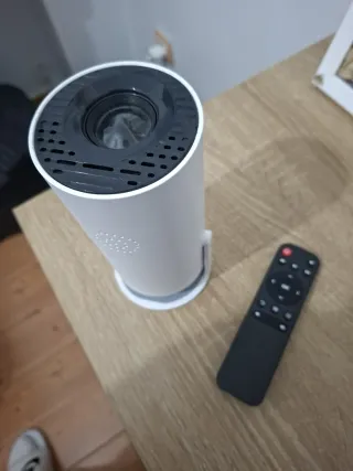 Proyector Portátil Blanco y Negro