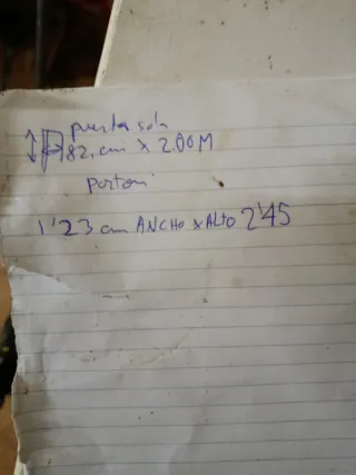 Puerta exterior madera maciza con cristal