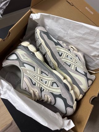 Zapatillas Asics Gel-nyc ( Beige/Gris ) Nuevas