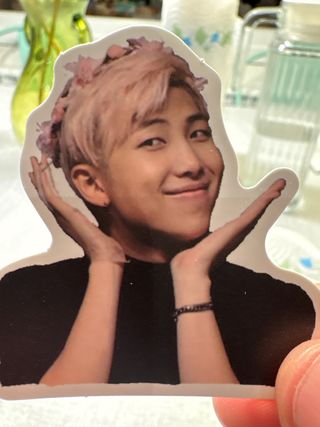 Foto RM BTS con flores