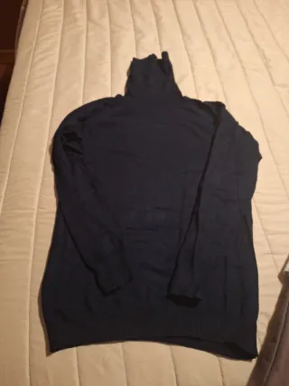 Jersey cuello alto azul marino