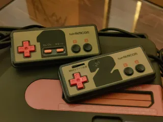 Nintendo Sharp Twin Famicom + juegos