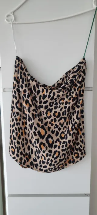 Blusa y falda leopardo Bershka. Talla M/L