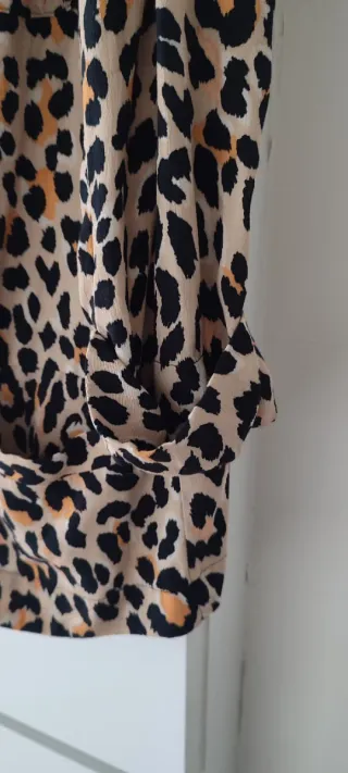 Blusa y falda leopardo Bershka. Talla M/L