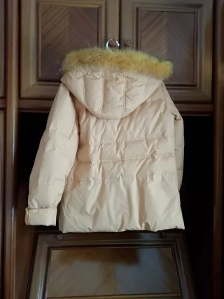 Cazadora mostaza con capucha