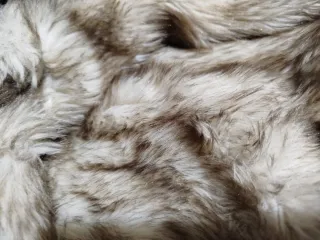 Parka Negra Bershka con Capucha Forrada