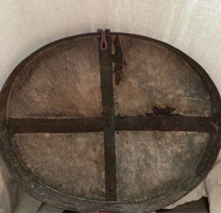 Sombrerero antiguo rojo India