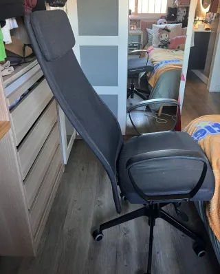 /Silla de oficina ergonómica