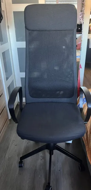 /Silla de oficina ergonómica